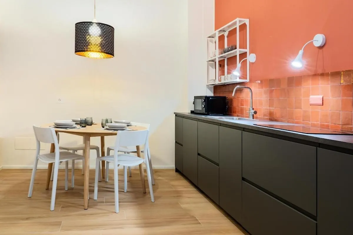 Nuovo - Appartamento Con Due Camere Da Letto Milan 0*,  Italy