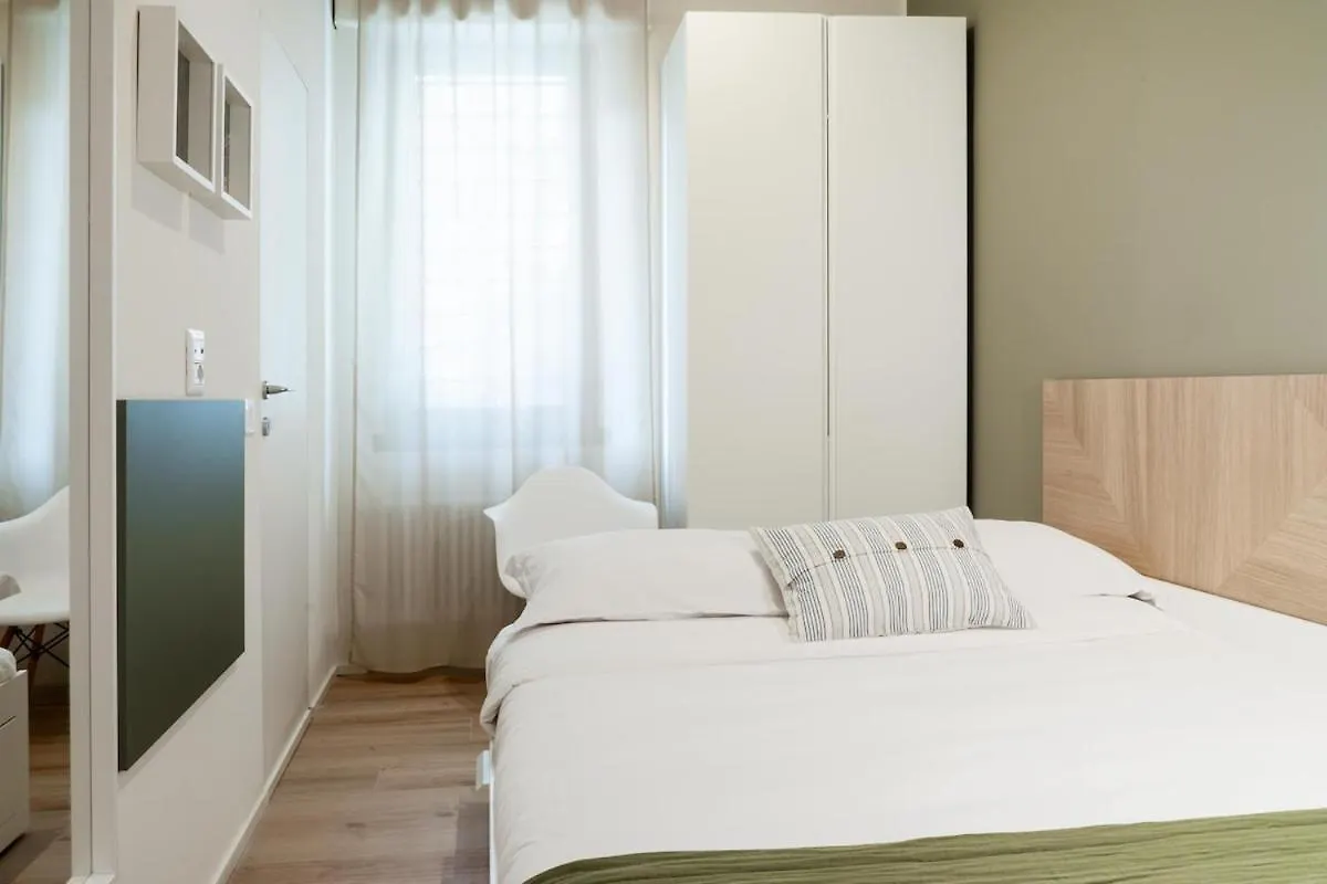 Nuovo - Appartamento Con Due Camere Da Letto Milan Italy
